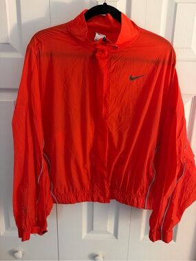 Nike Women's Run Division Packable Running Rain Jacket sz large